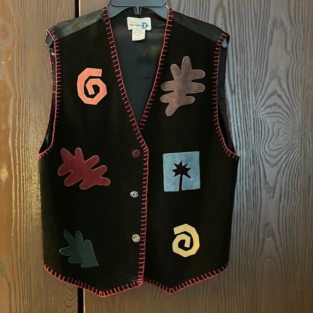 Paul Harris Design vintage 100% leather vest. Leather cutouts on the front. Med